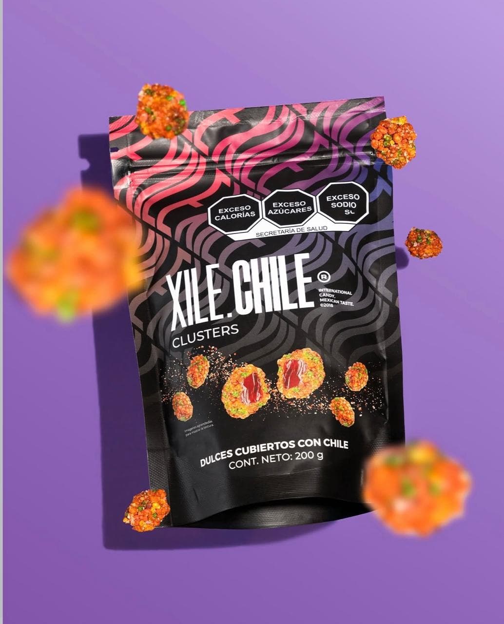 Bolsa XILE.CHILE Clusters de 200 gramos sobre fondo morado